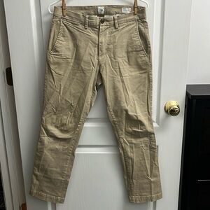 GAP Essential Kahki Straight